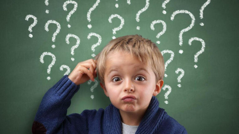 Почему ребенок задает повторяющиеся вопросы? Как на это правильно реагировать?