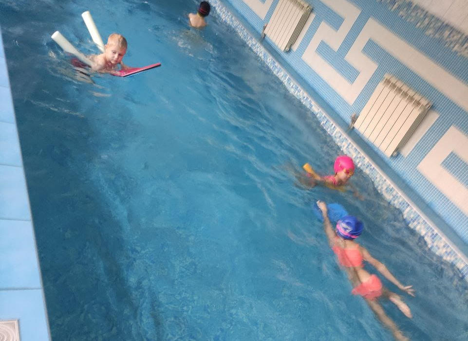 Учим детей плавать, фото