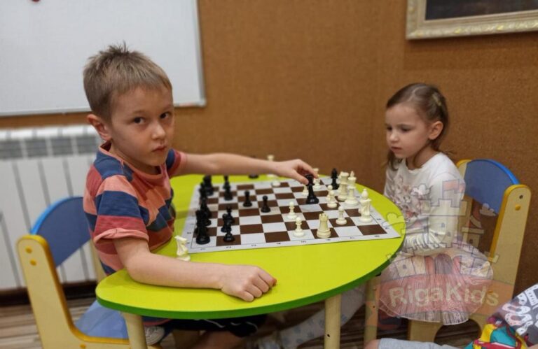 2-ой и 3-ий тур соревнования по шахматам в детском саду РигаКидс
