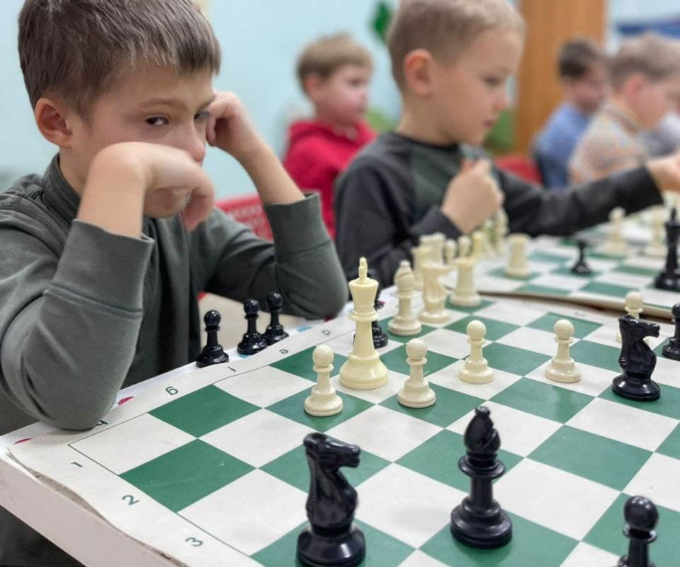 Шахматный турнир среди детей фото